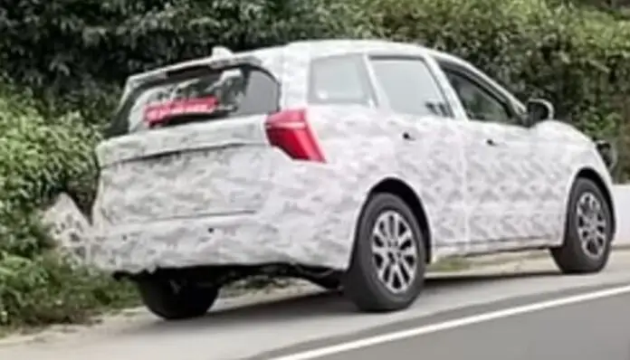 Mahindra XUV700 Facelift Spyshot