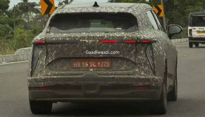 VinFast VF 7 Electric SUV SpyShot